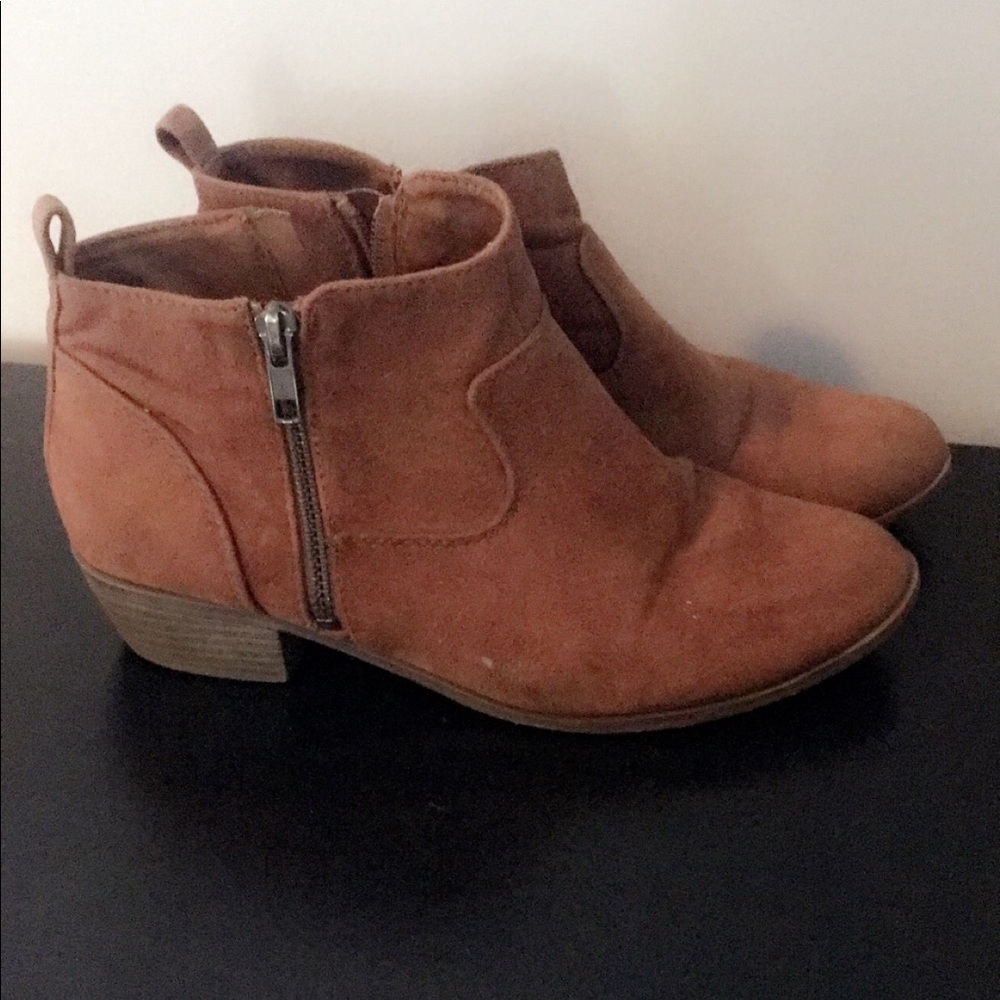 JCPenney Women 8 Leather Brown Booties Heel Boots